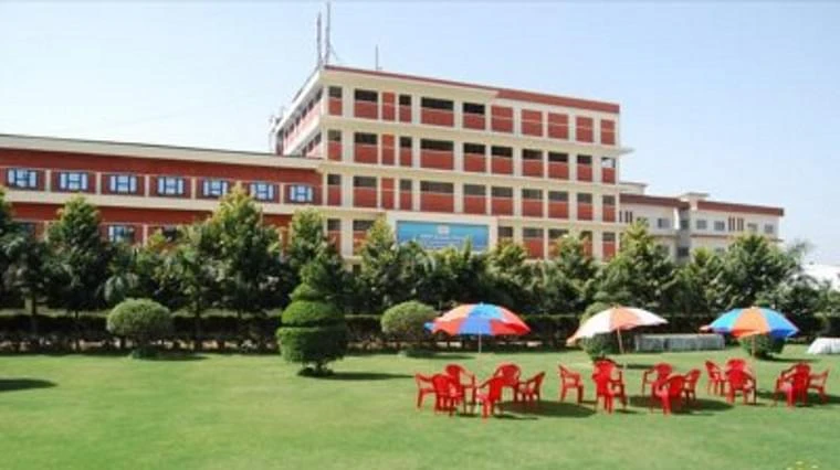 EMPI Business School cover image 2