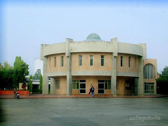 Guru Nanak Girls College cover image 2
