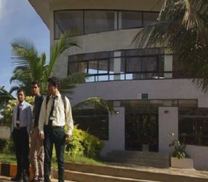 Indus Business Academy (IBA) cover image 3
