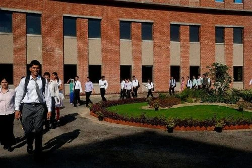 IILM Graduate School of Management (IILM GSM) cover image 7