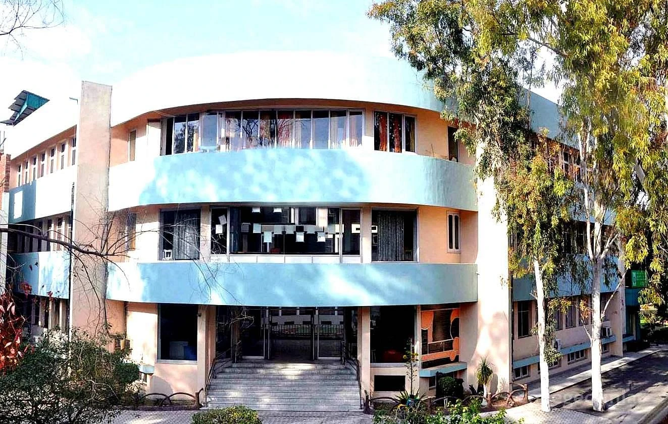 BBK DAV College for Women cover image 2