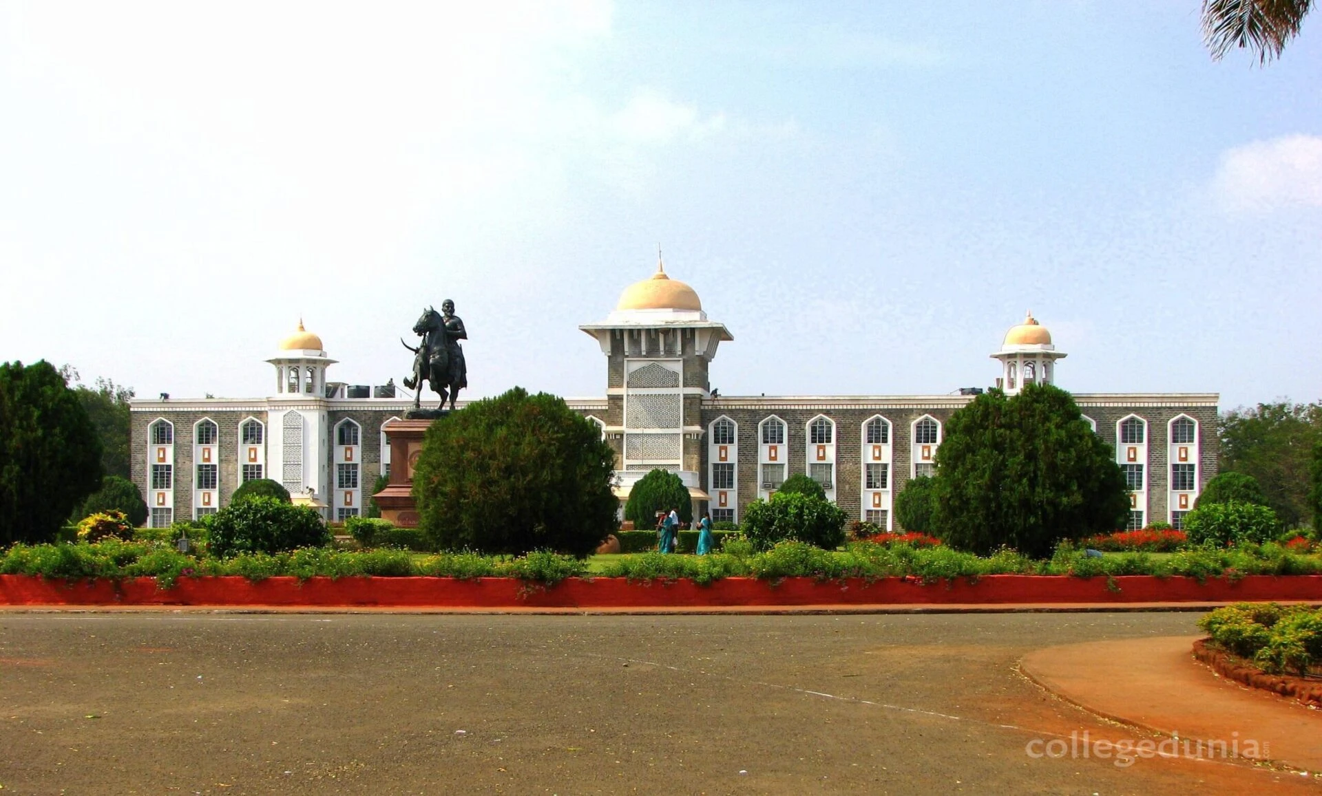 Balwant College cover image 2