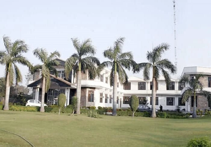 IMR Business School cover image 2