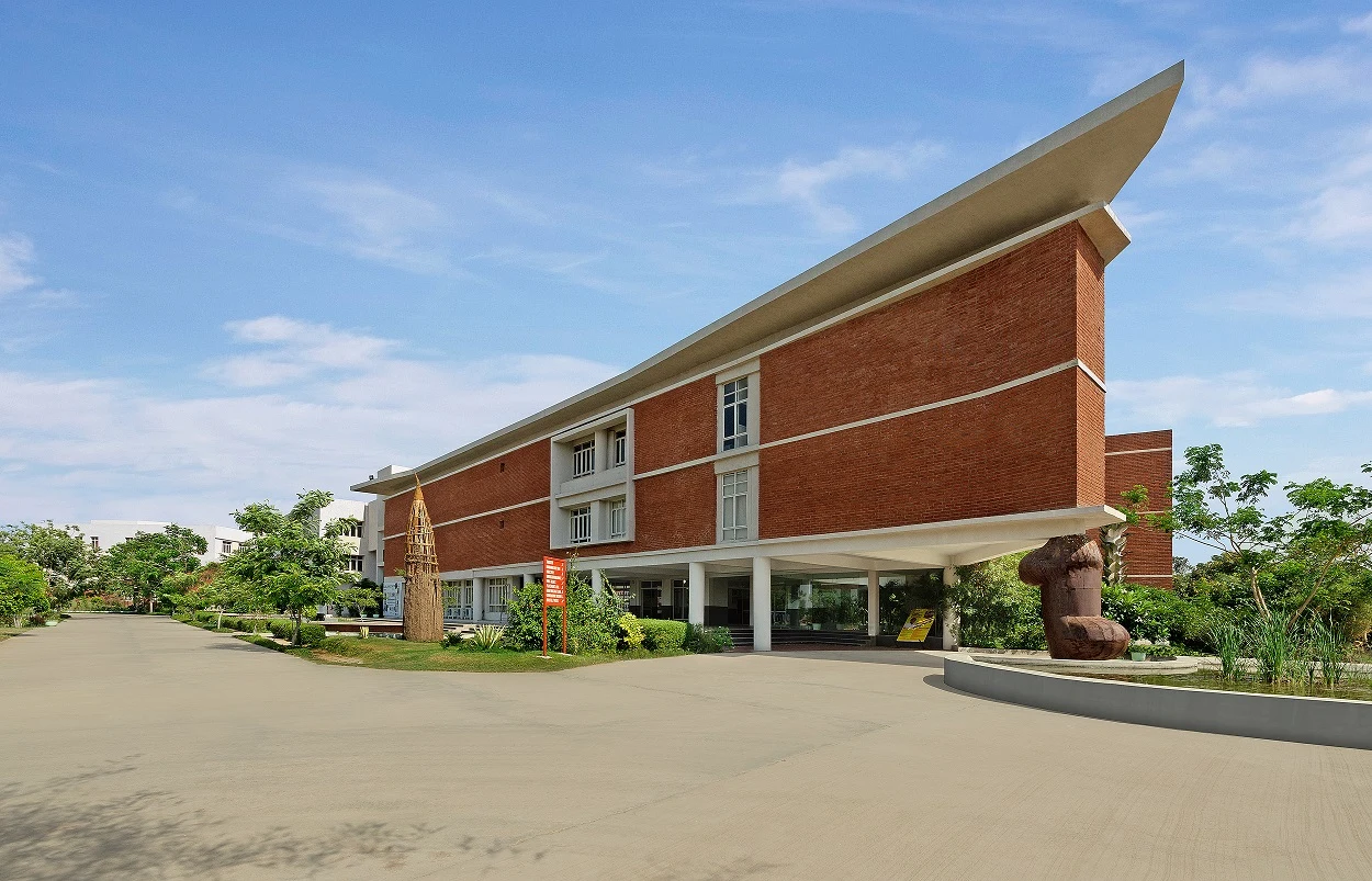 ITM (SLS) Baroda University campus