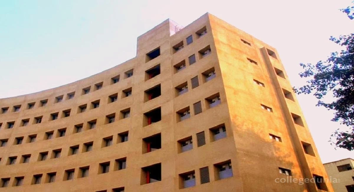 MES's Garware College of Commerce (GCC) campus