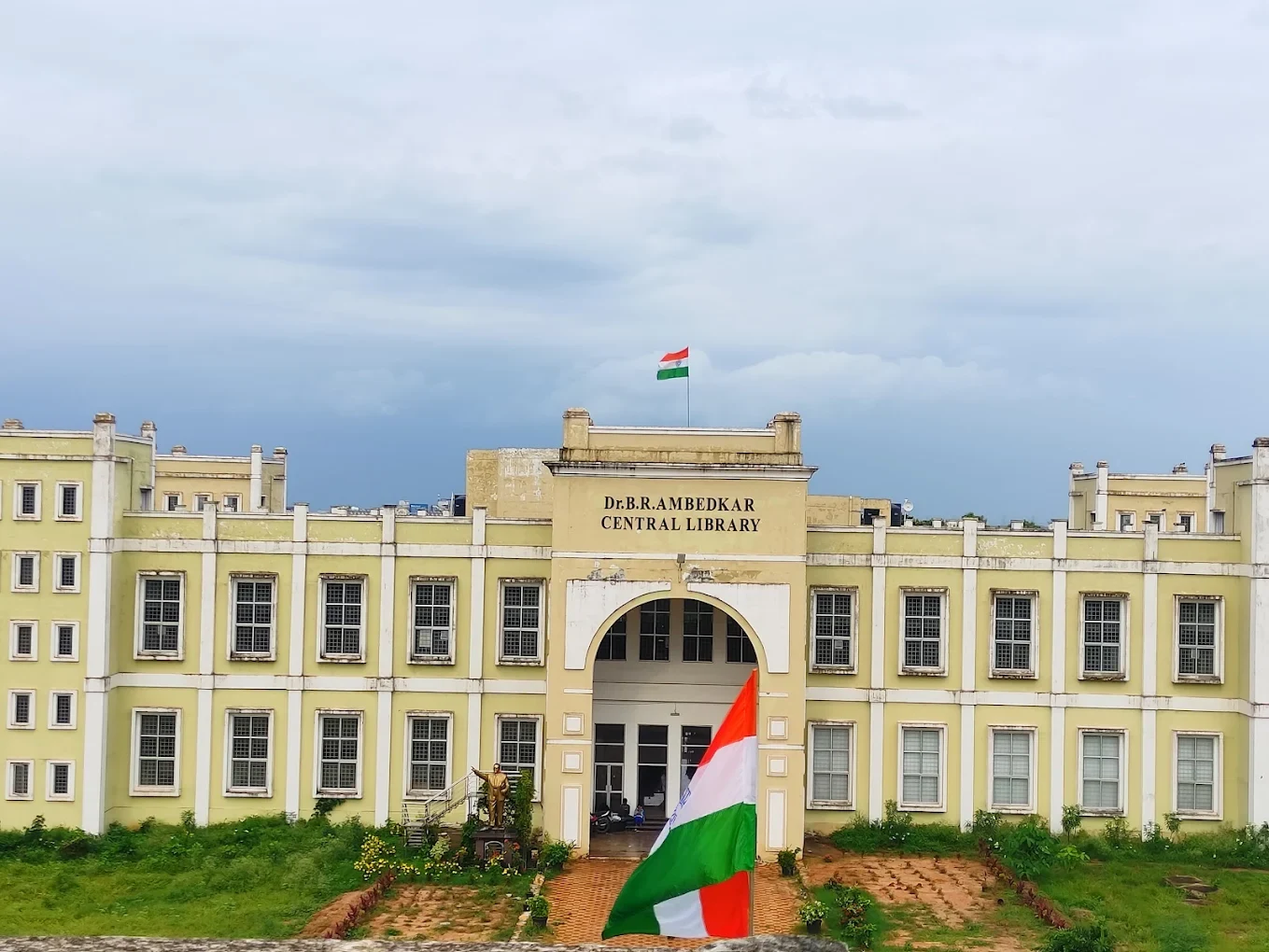 Adikavi Nannaya University campus