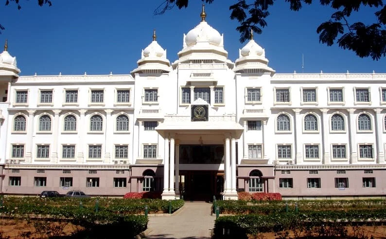 Sri Devaraj Urs Medical College campus
