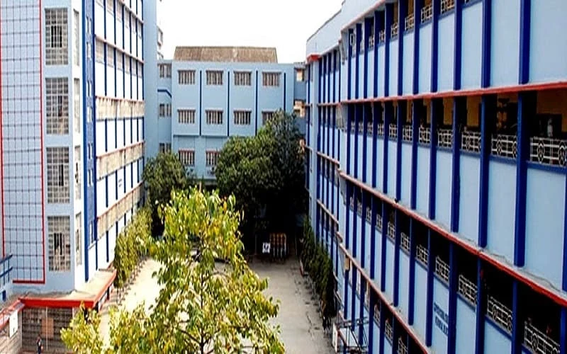 Shri Shikshayatan College campus