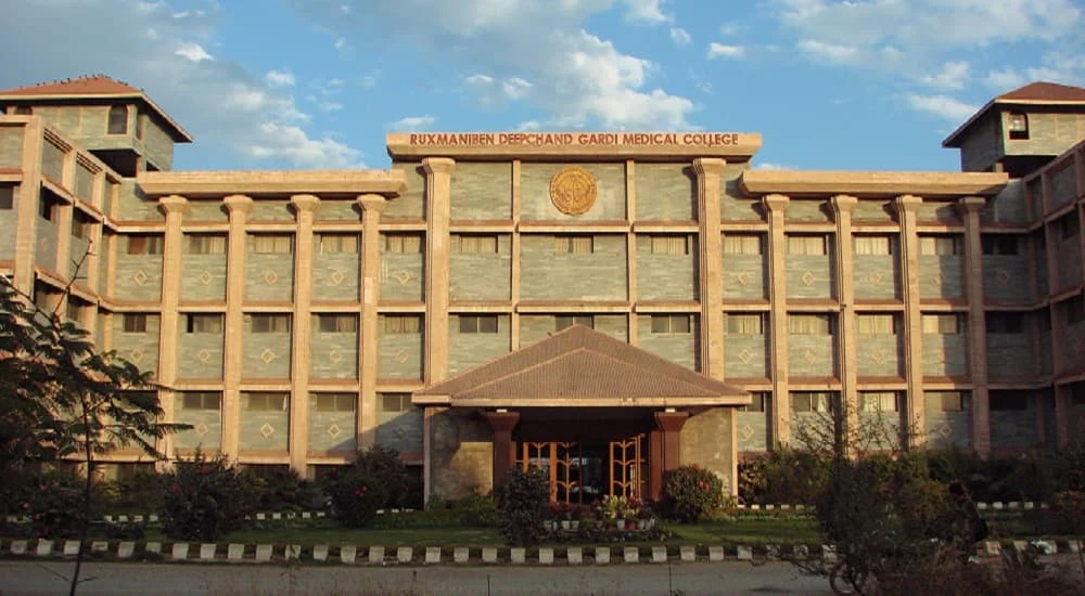 R D Gardi Medical College (RDGMC) campus