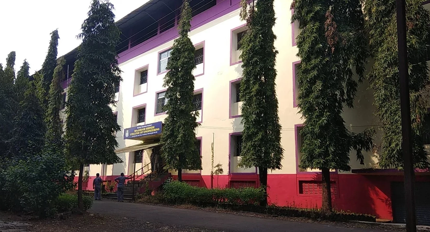 Rajaram Shinde Degree College of Architecture campus