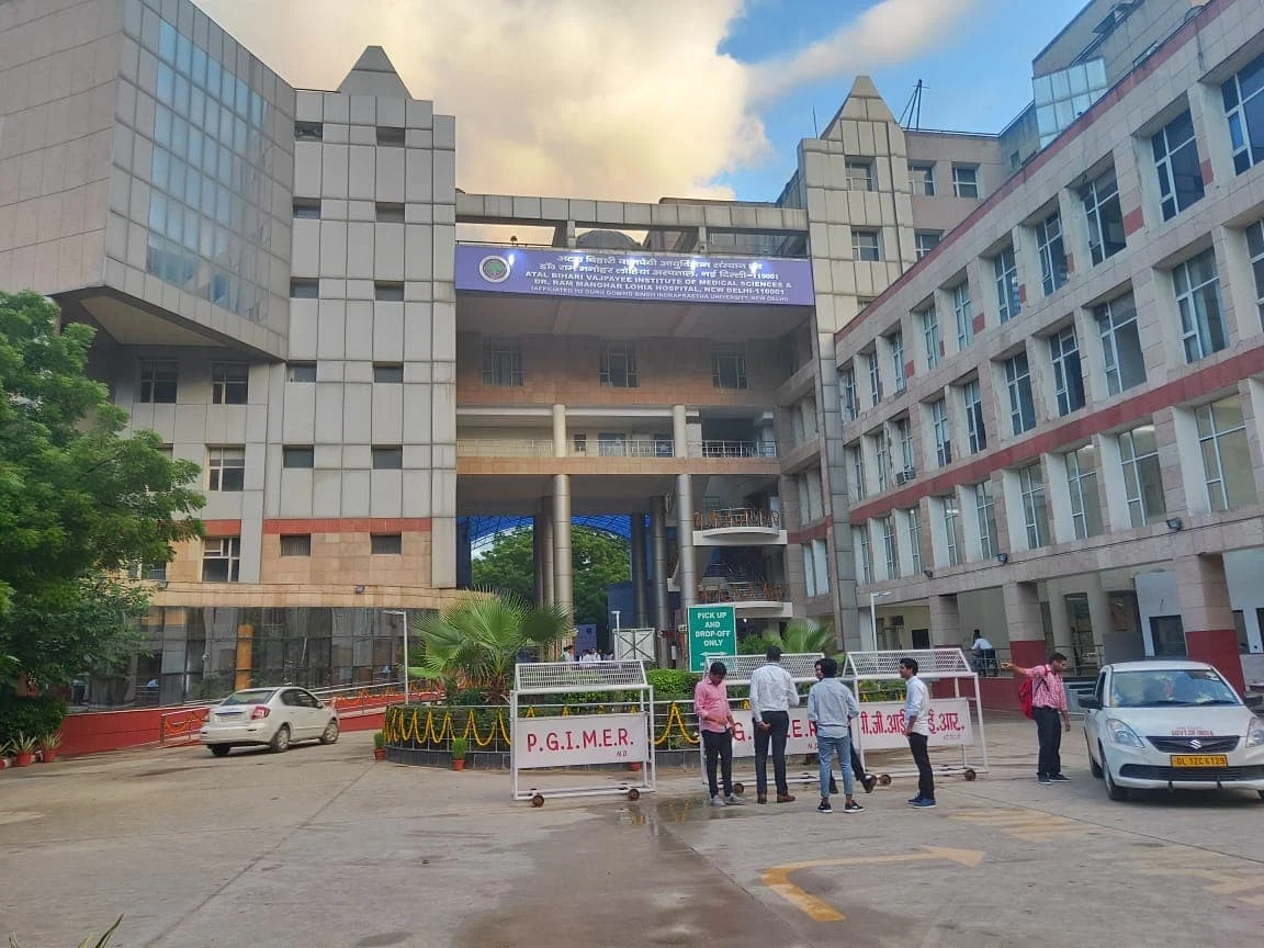 Atal Bihari Vajpayee Institute of Medical Sciences &
Dr. Ram Manohar Lohia Hospital campus