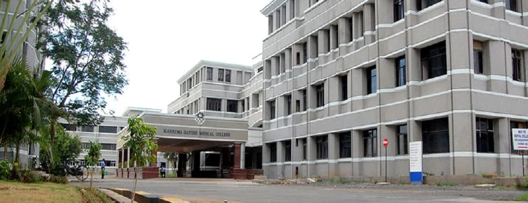 Mahatma Gandhi Medical College and Research Institute, Sri Balaji Vidyapeeth (MGMCRI) campus