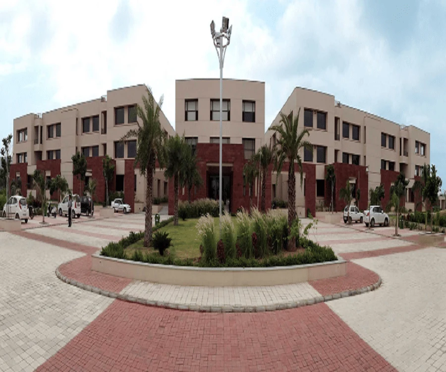 Shri Ratanlal Kanwarlal Patni Girls' College - (SRKPGC) campus