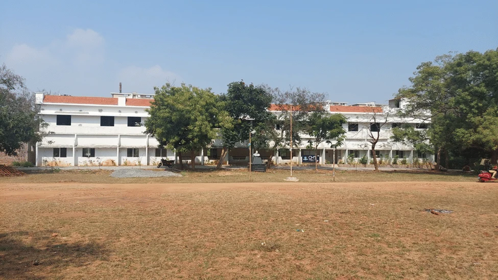 CMT Business School campus