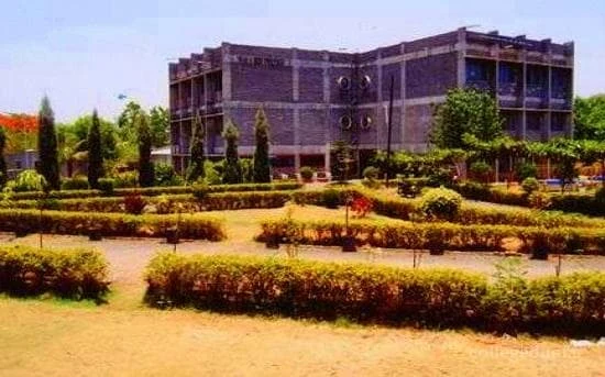 Shri Siddeshwar Shikshan Mandals College of Architecture campus