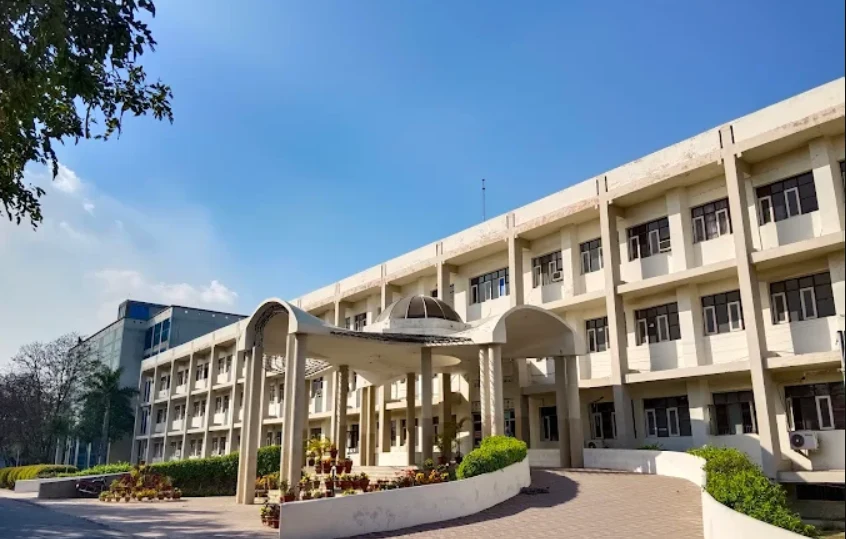 Baba Banda Singh Bahadur Engineering College (BBSBEC) campus
