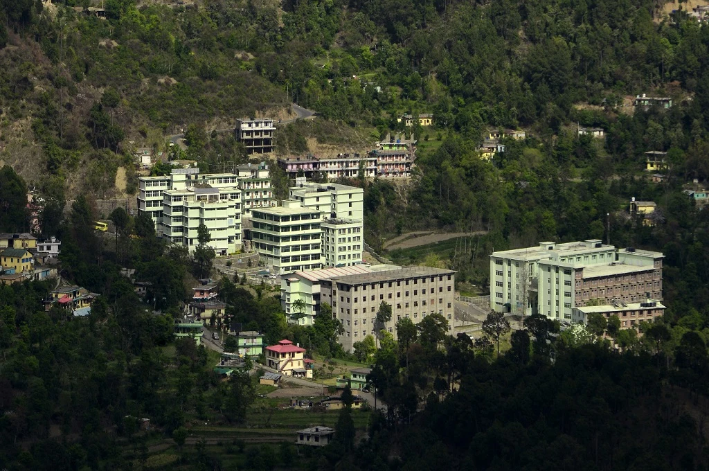 LR Institute of Engineering and Technology campus