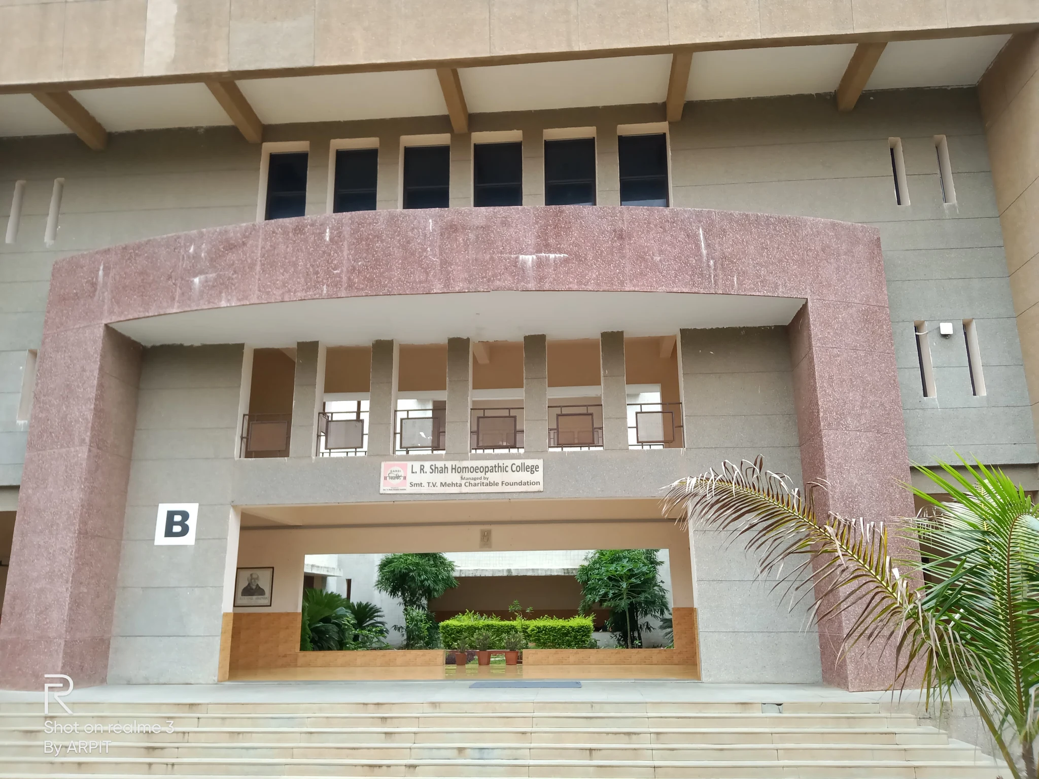L. R. Shah Homoeopathy College campus