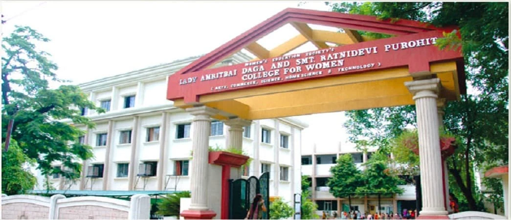 Lady Amritbai Daga College campus