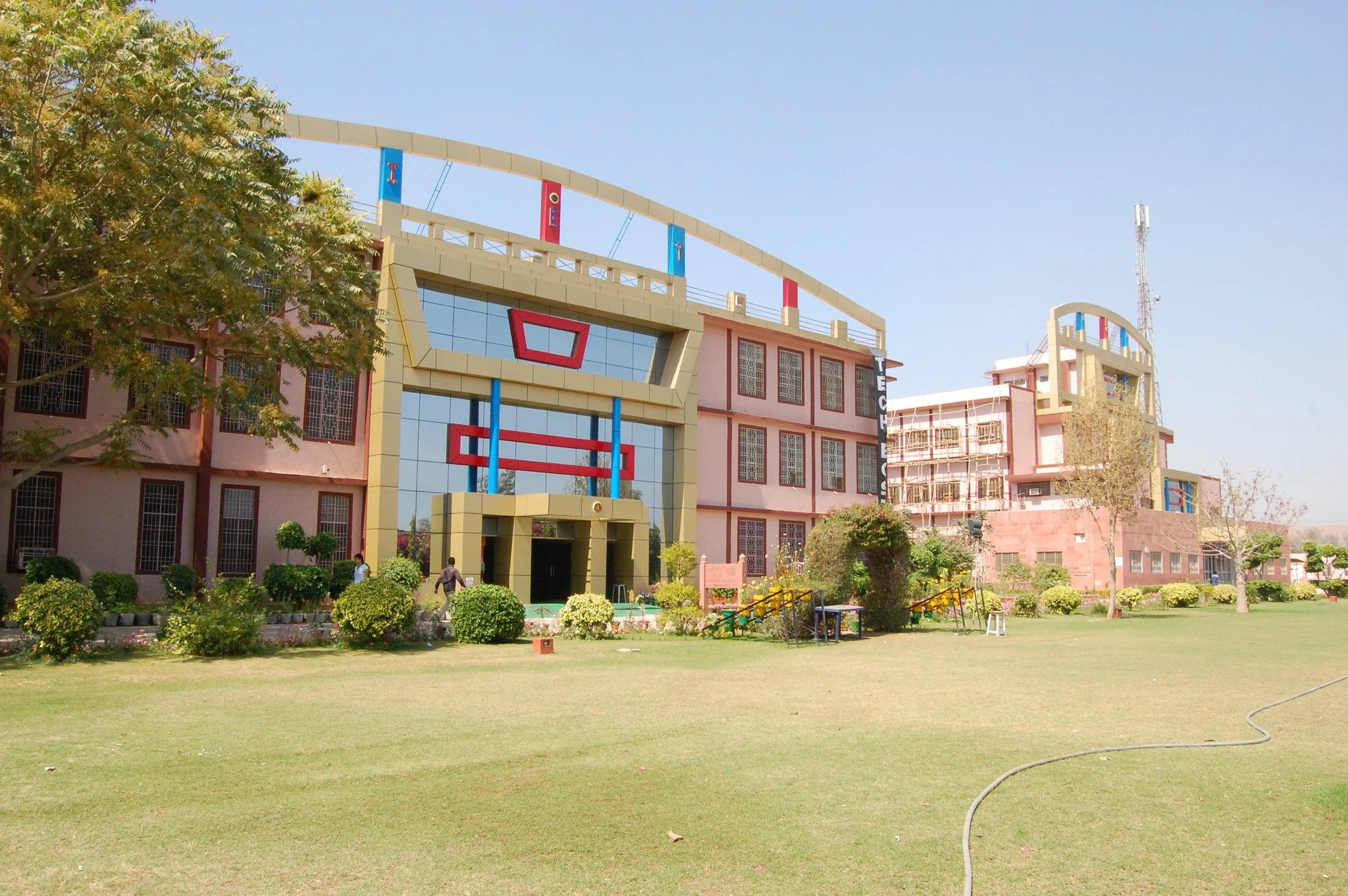 Institute of Engineering and Technology (IETR) campus