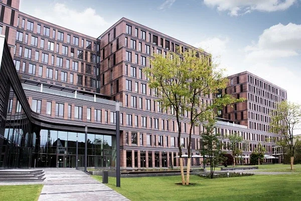 Frankfurt School of Finance & Management cover