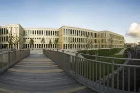 HEC Paris campus