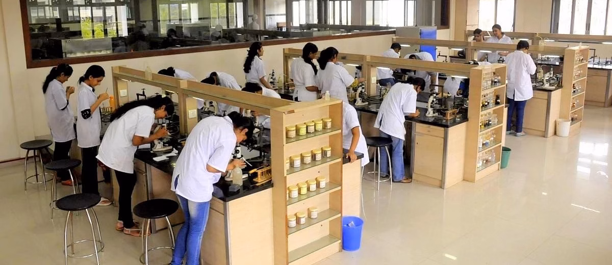 Dr. Bhanuben Nanavati College of Pharmacy cover photo 2