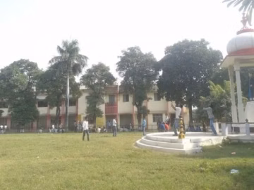 Chowdhary Mahadev Prasad Degree College (CMP College) campus gallery
