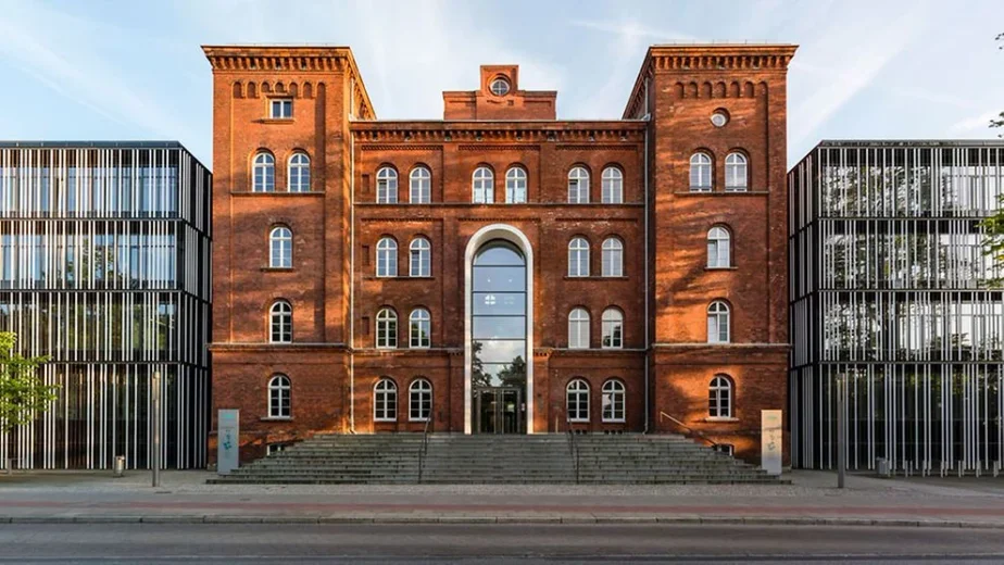 Hamburg University of Technology cover